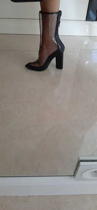 Kalosze na słupku r. 36