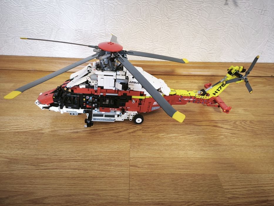 Продам конструктор lego technic 42145