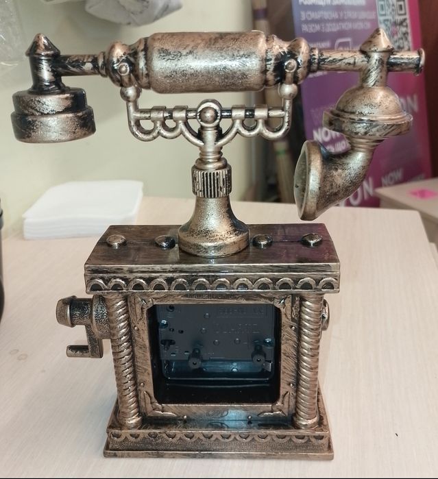 Часы под винтажс будильником