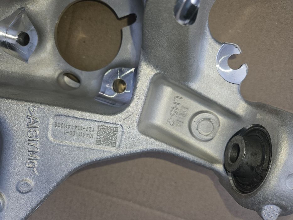 Заднея цапфа Tesla model 3