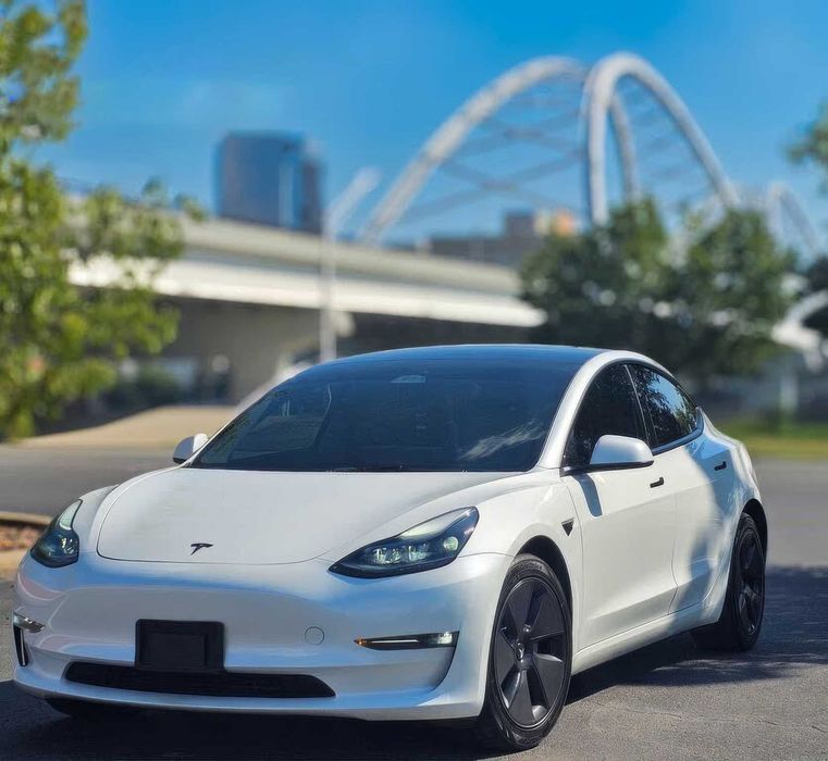 Tesla Model 3 Long Range      2023