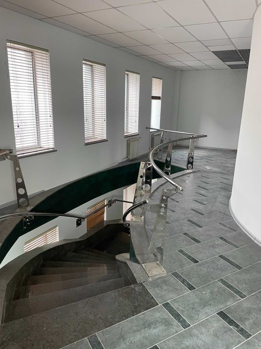 Аренда фасадного помещения 350 м2, ул. Вадима Гетьмана 27, рядом метро