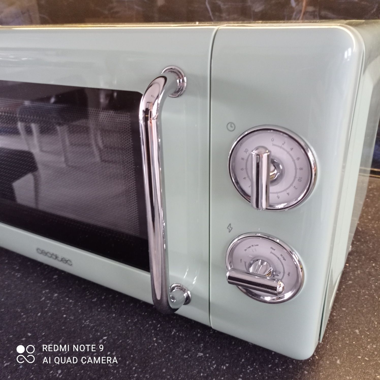 Mikrofalówka Cecotec Proclean retro
