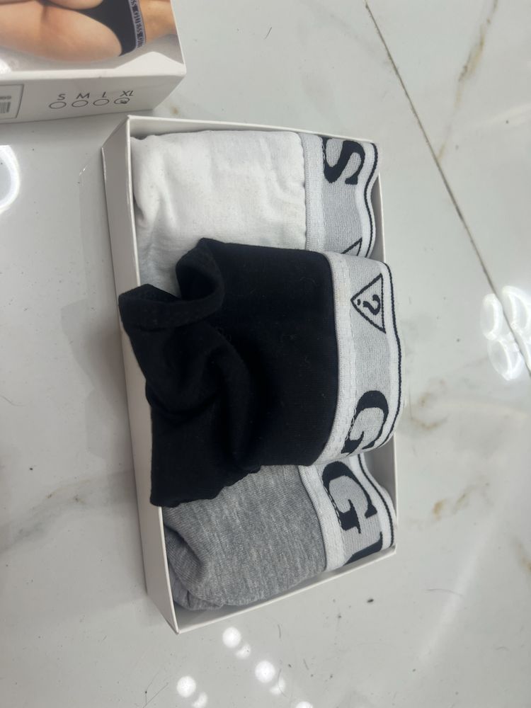 Guess komplet noeych majtek