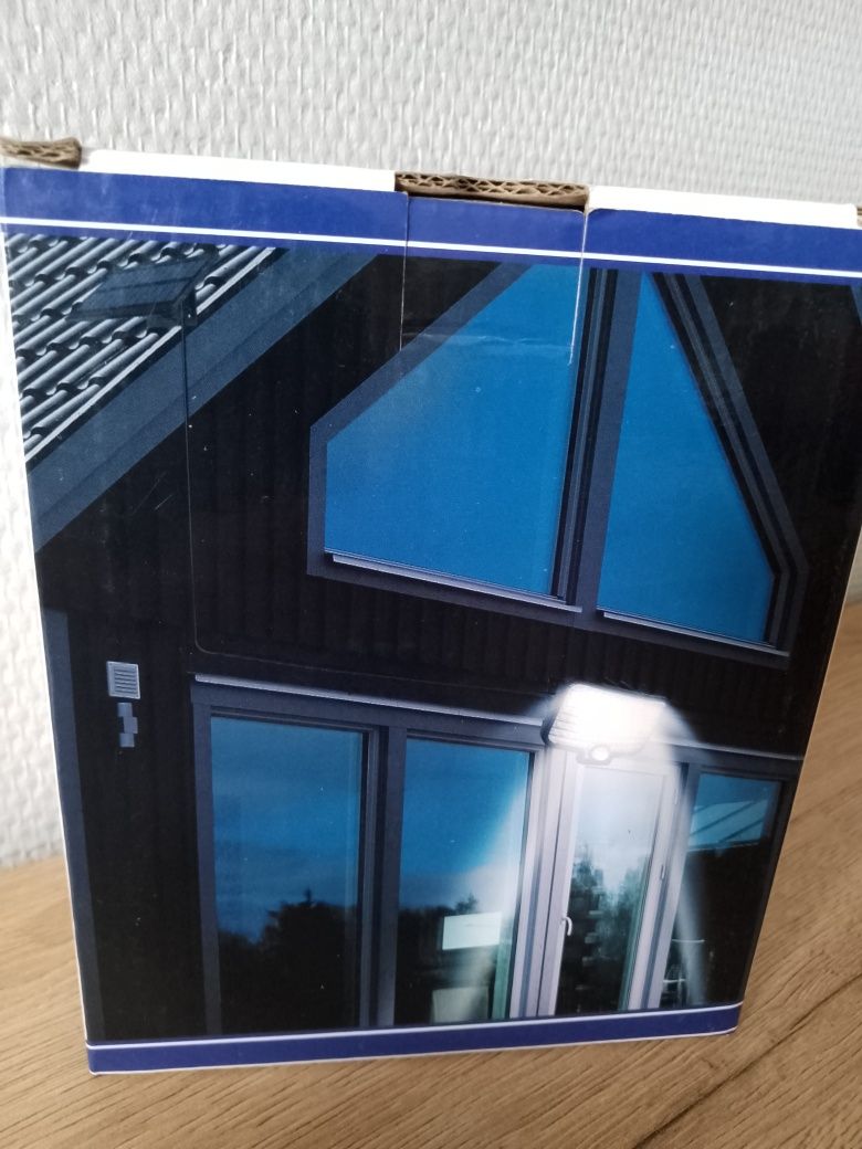 Lampa solarna 120 LED z czujnikiem ruchu