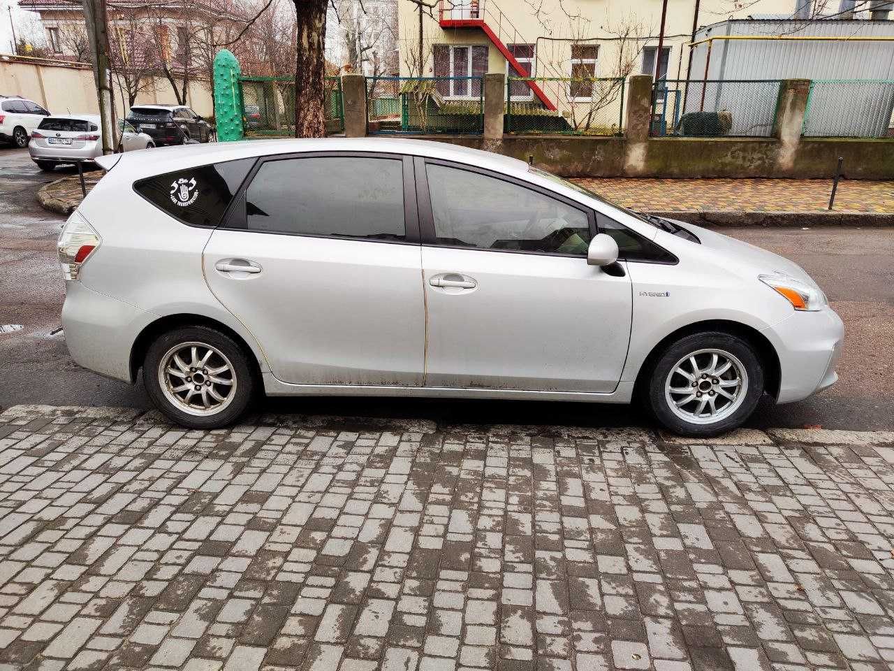 Аренда 600 /сутки , выкуп, Toyota Prius V 2012  Бензин
