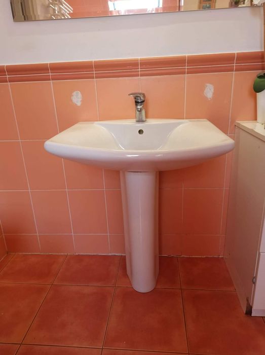 Umywalka z postumentem