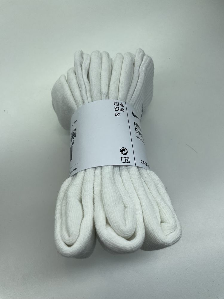 Nike Wysokie Białe Skarpety 3 pak 38-42