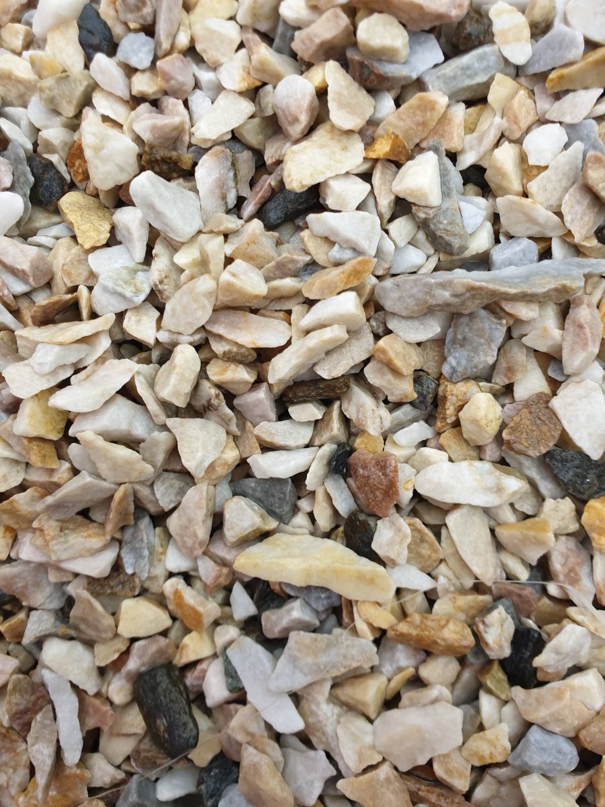 Мраморная крошка , галька , ландшафтный камень, песчаник