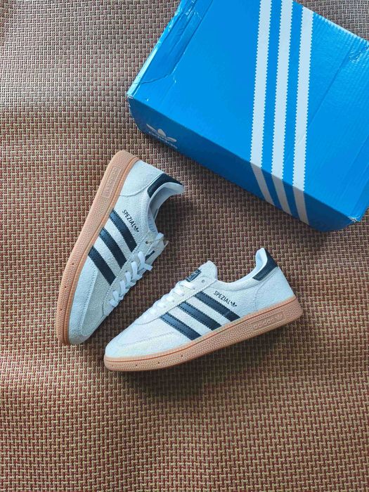 Damskie trampki adidas w kolorze białym i szarym. Rozmiar 38