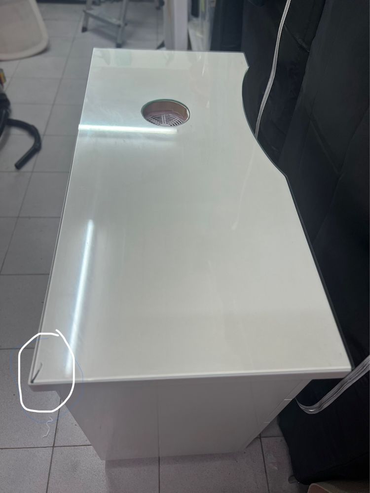 Mesa de manicure com aspiração