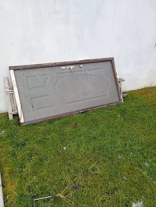 Drzwi budowlane z futryną