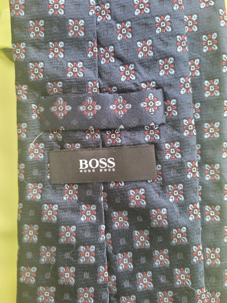 Gravata HugoBoss mt bonita