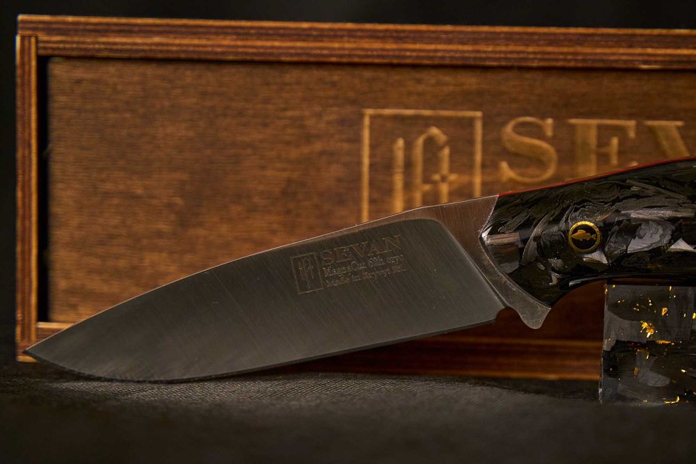 Ніж ручної роботи  із топової американської сталі CPM MagnaCut