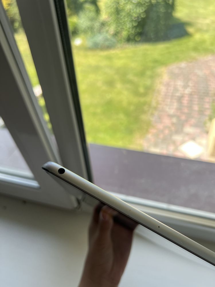 Ipad 5th generation 32 GB