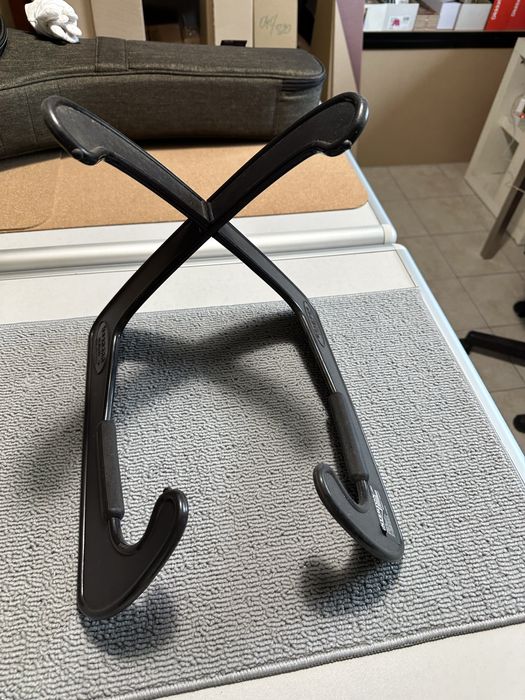 Stojak do gitary klasycznej ,akustycznej i ekek .