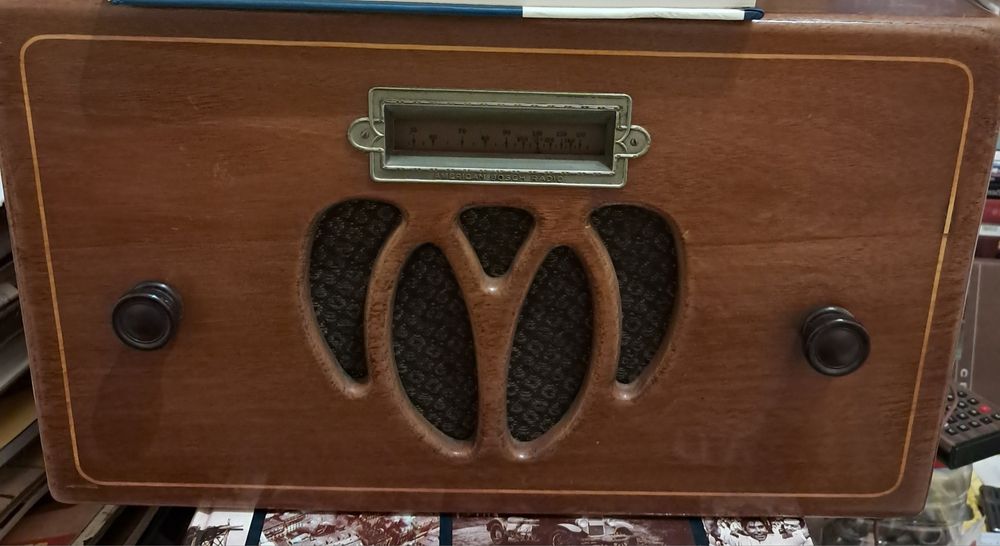 Rádio Vintage com caixa em madeira, Bosch  Americano