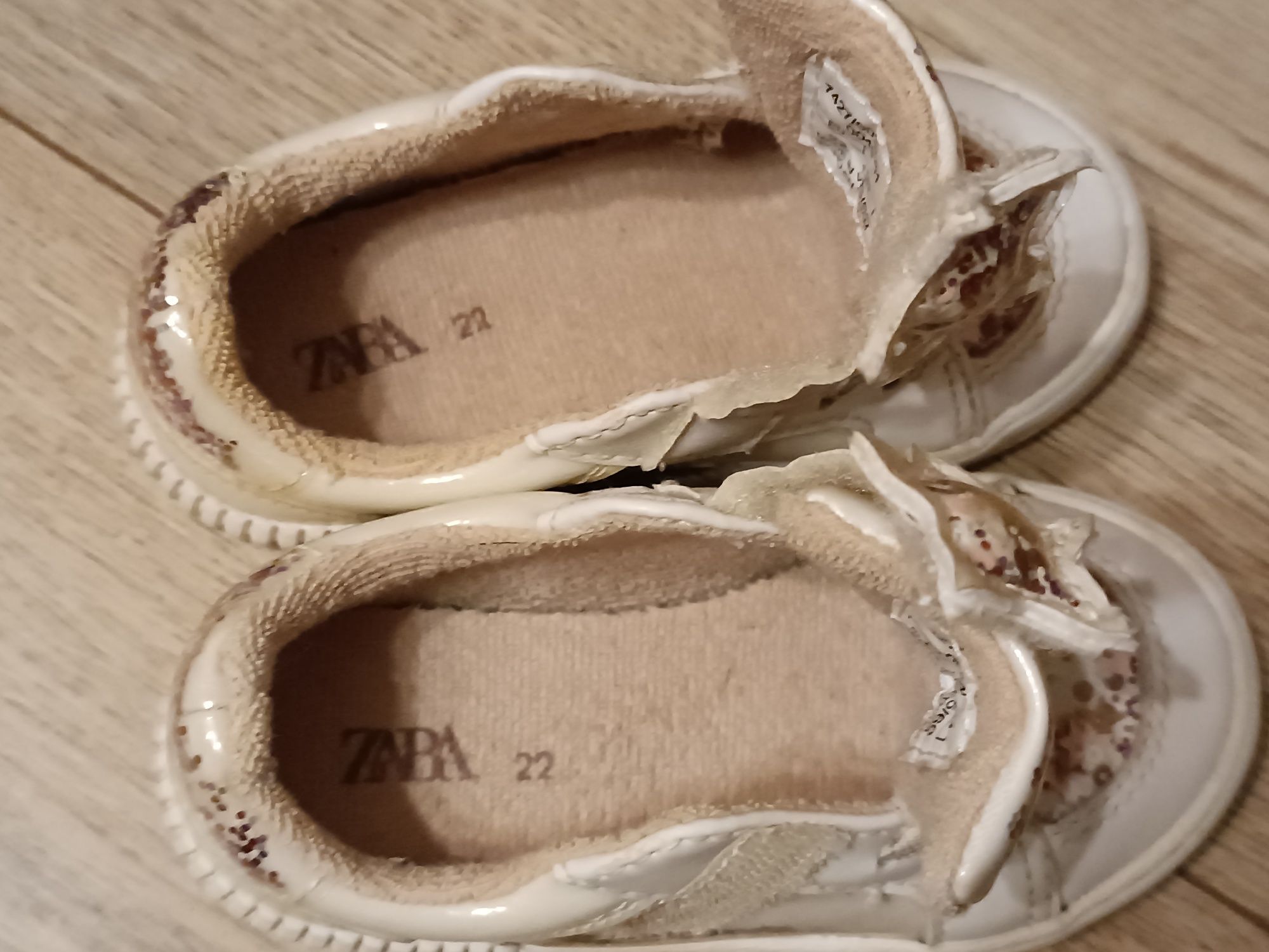 Buty /trampki Zara r.22 białe z błyszczącymi cekinami dziewczynka