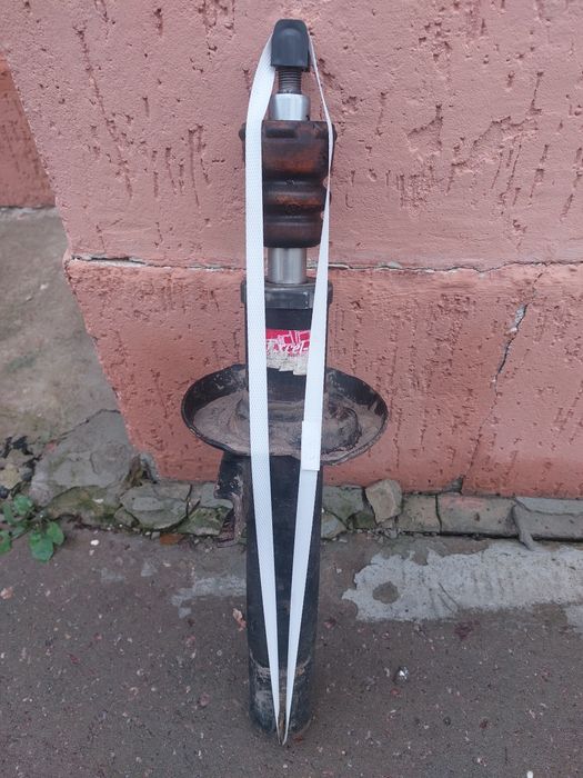 Продам передню стойку фольсфаген пасат б6