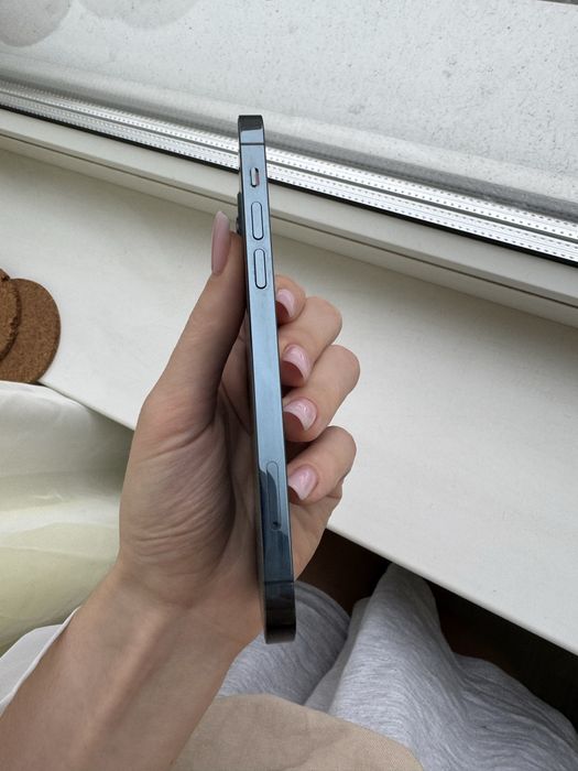 Айфон 12 про.