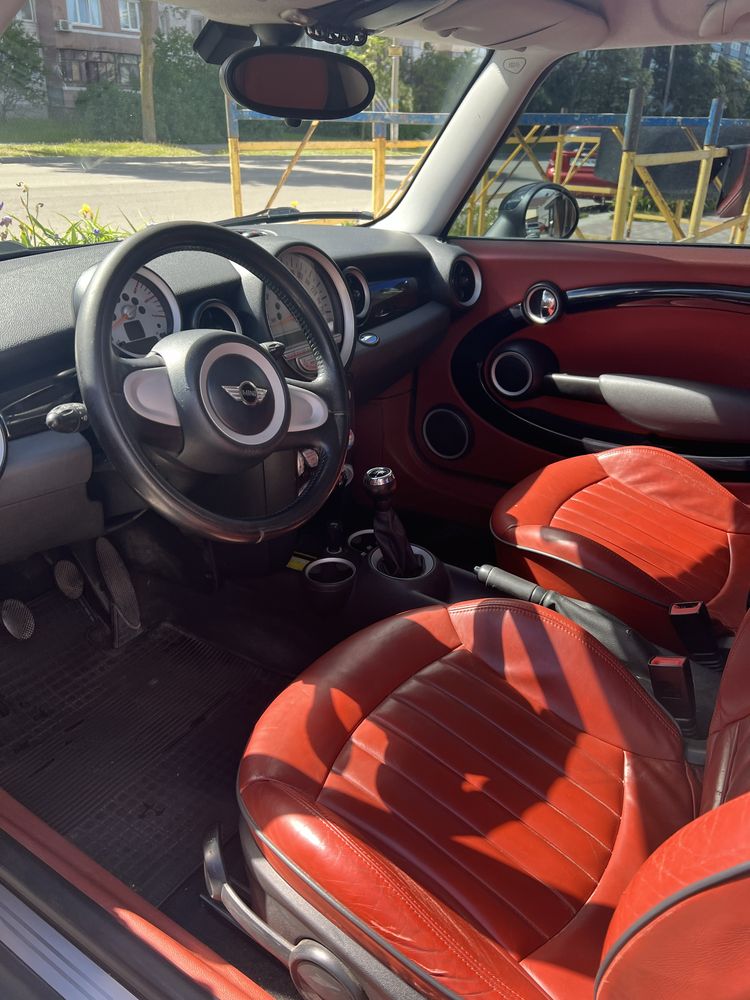 Продам авто Mini Cooper Hatch 2010