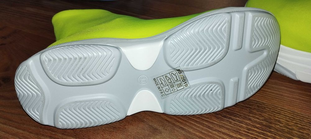 Крутезні кросівки- шкарпетки, яскравого  кольору,під бренд Баленсіага