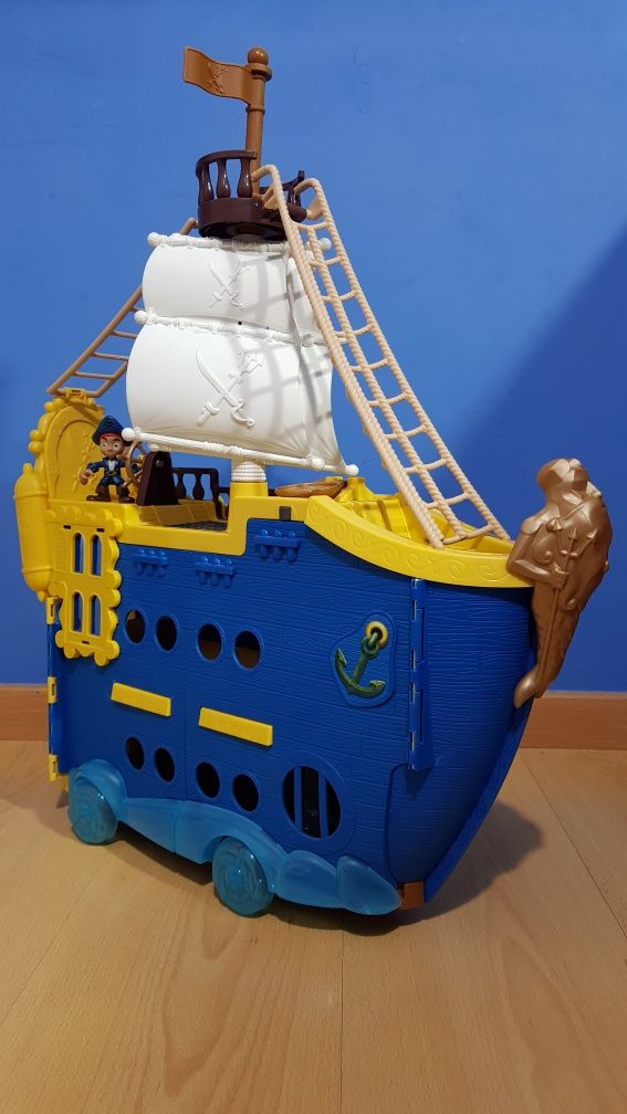 Jake e os Piratas da Terra do Nunca (Colosso dos Mares e Submarino)