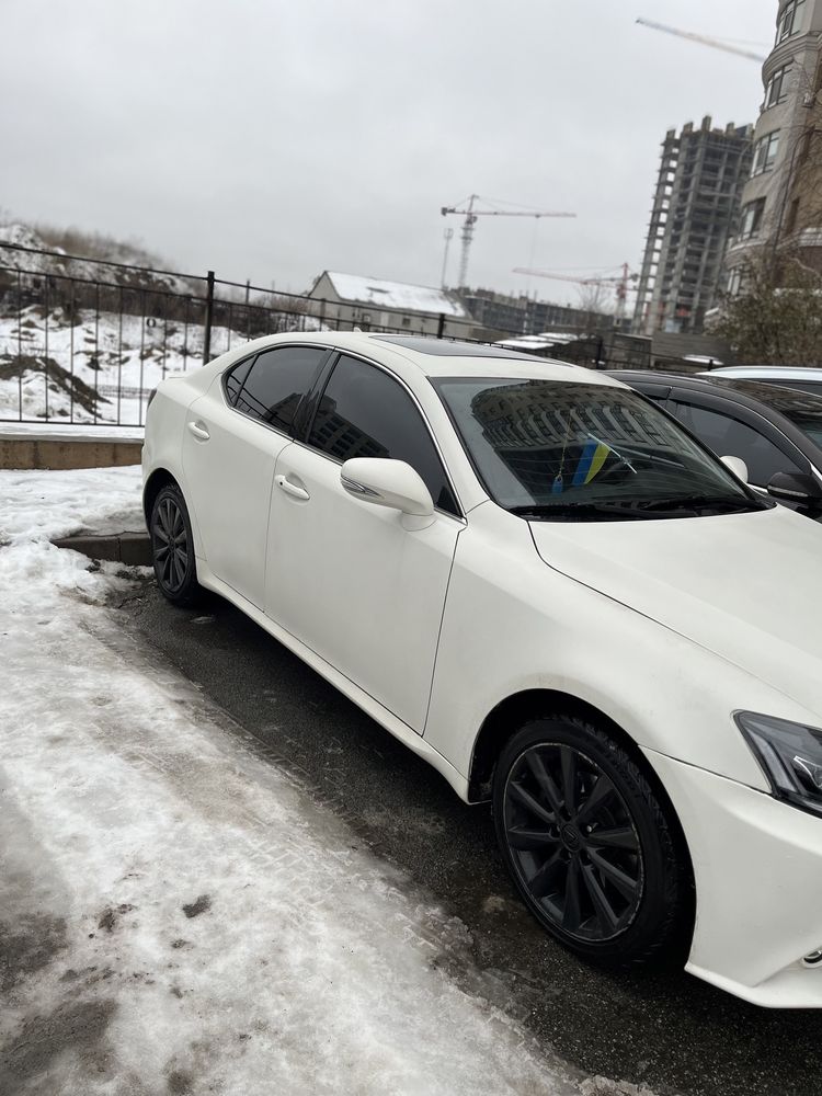 Lexus is 250 , в хорошем состочнии