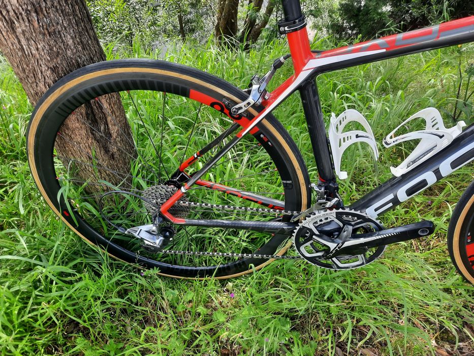Focus cayo 11v xs rodas de carbono
