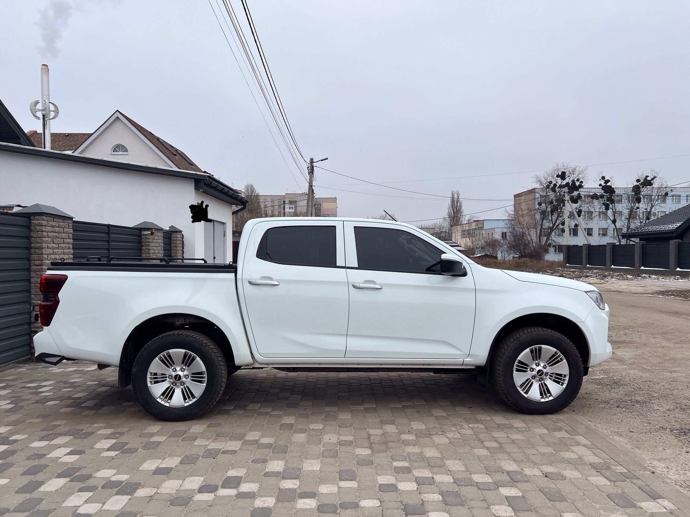 Автомобіль Isuzu D-Max