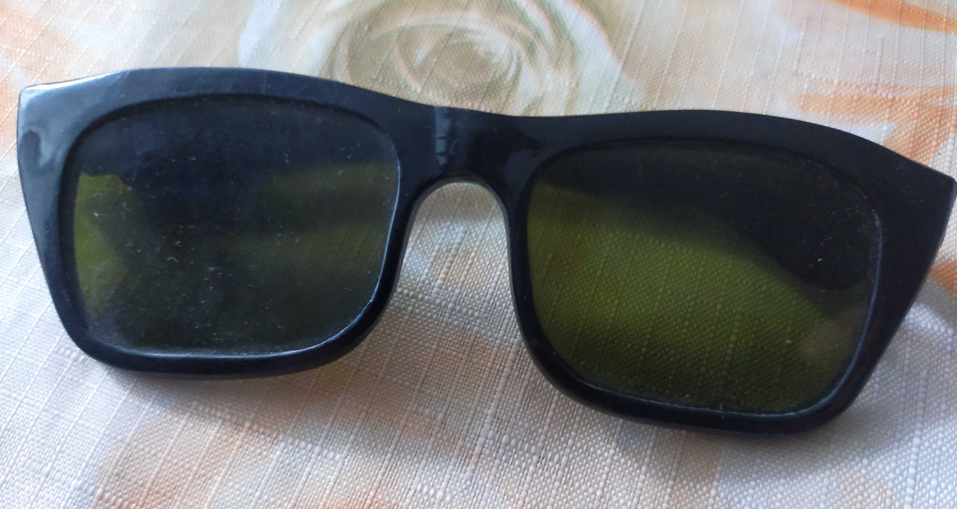 Окуляри, очки з зеленим фільтром при глаукомі