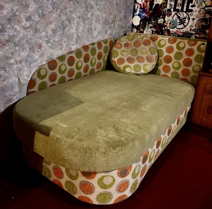 Дитяче ліжко-диван Б/В. Розкладний диван, з відсіком для збереження.