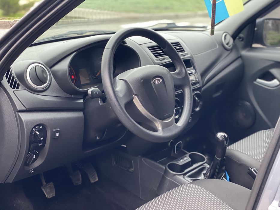 Продам Лада калина в идеальном состояние