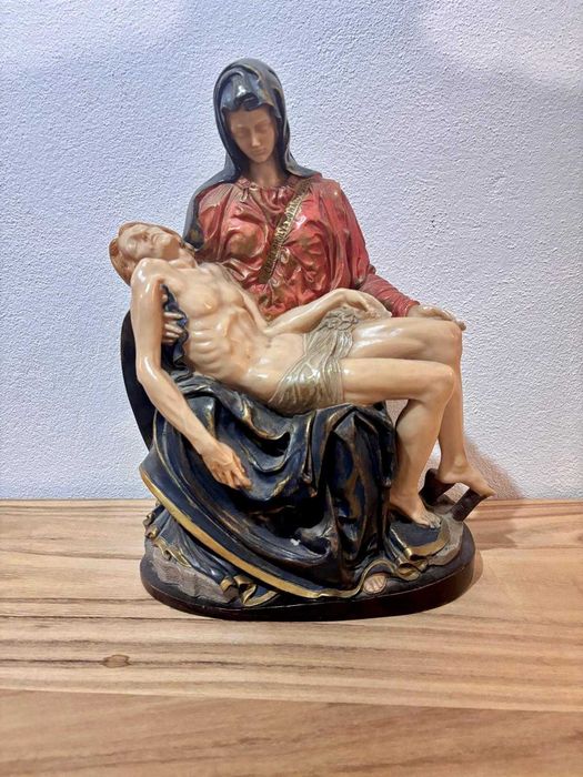 Estatueta Religiosa "Pietá"
