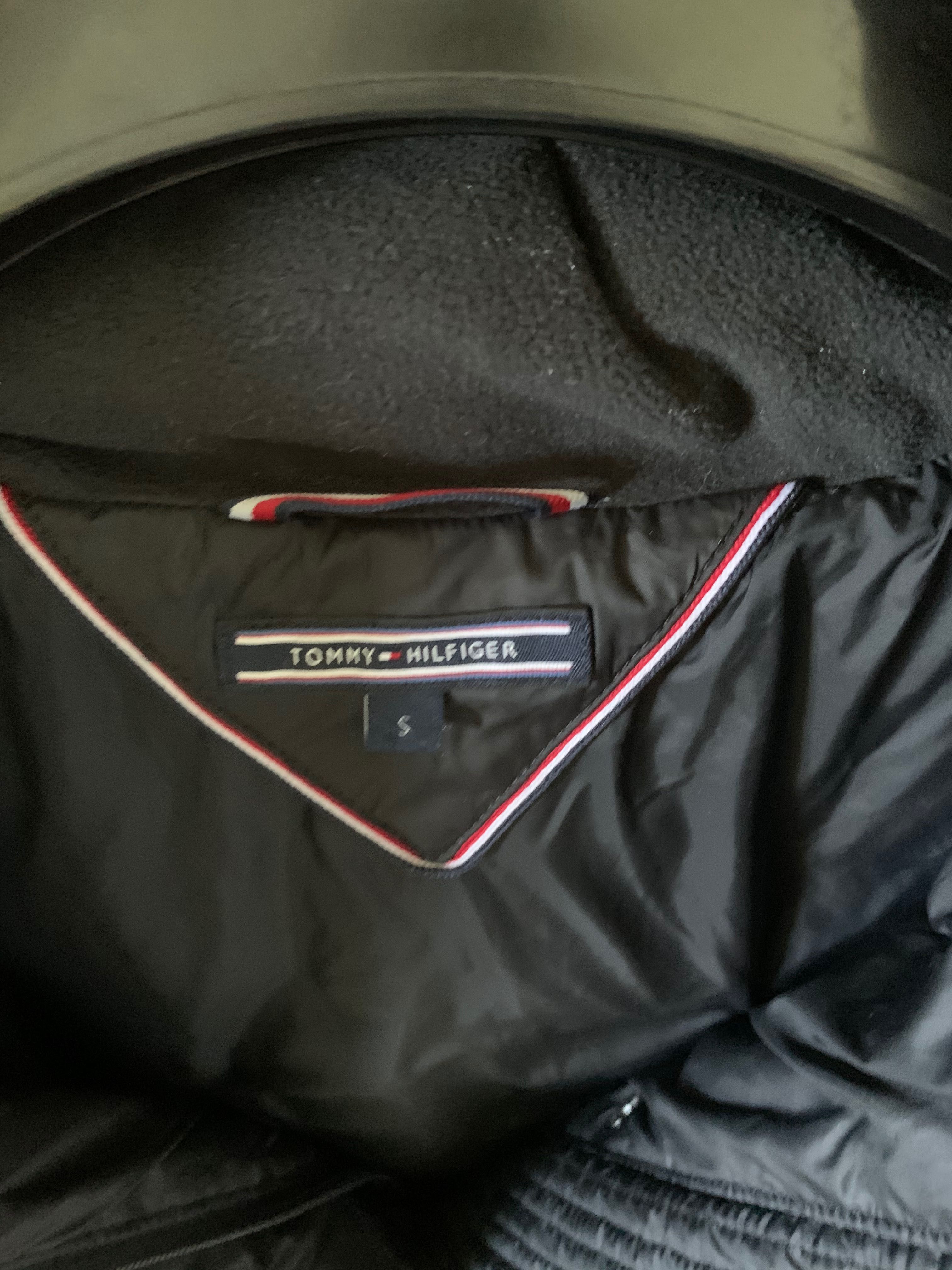 Tommy Hilfiger kurtka pikowana ciepla r.S czarna futerko