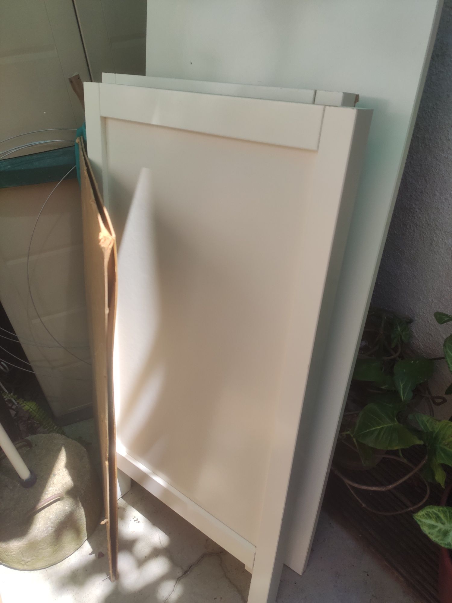 Cómoda hemnes com 3 gavetas branca em muito bom estado