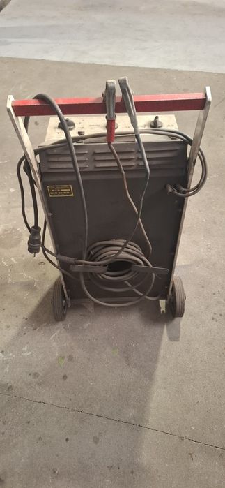 Prostownik rozruchowy