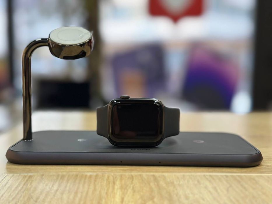 Вживаний Apple Watch SE 44mm Space Gray на Площі Ринок 14