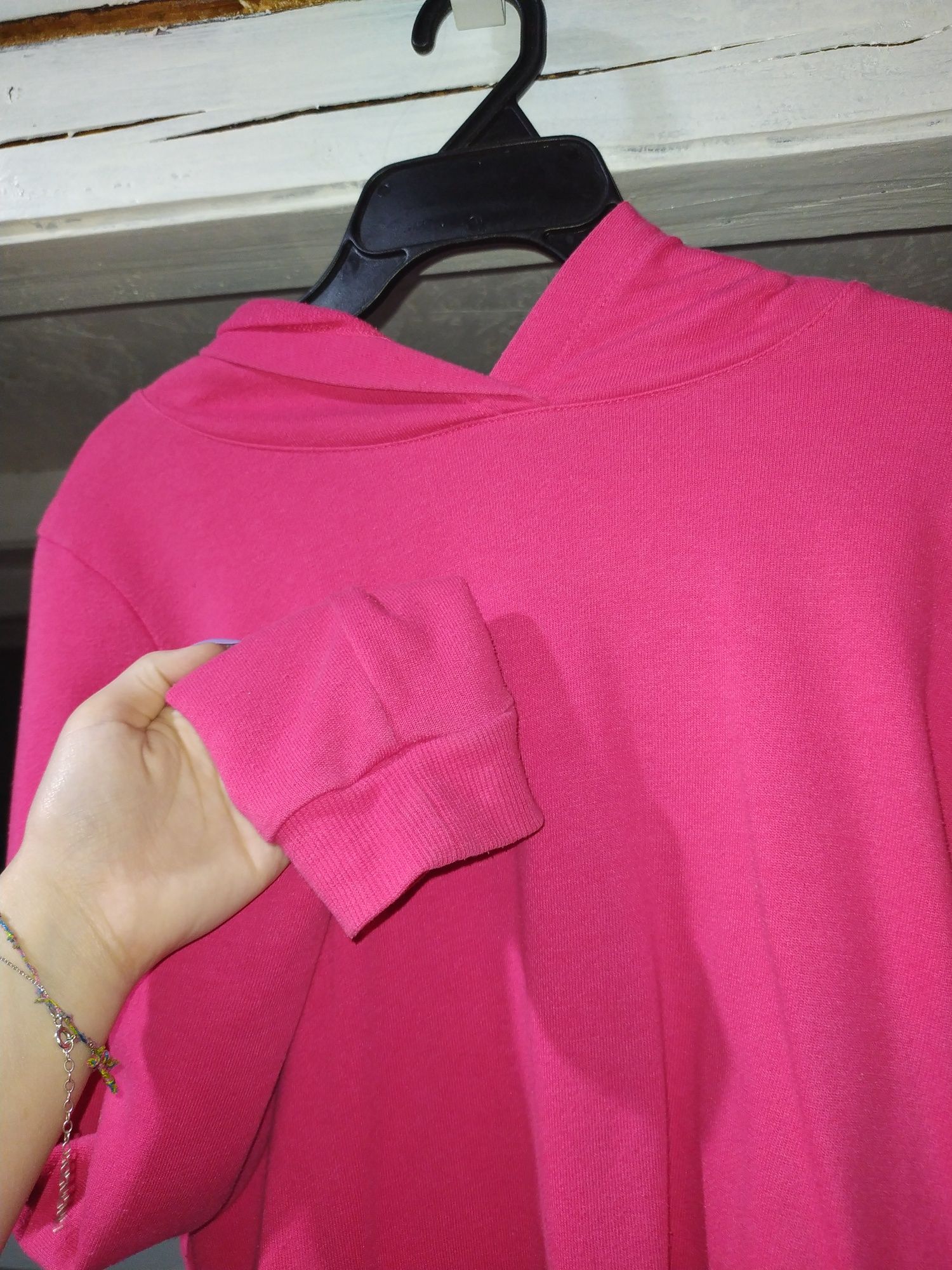 Różowa bluza z kapturem