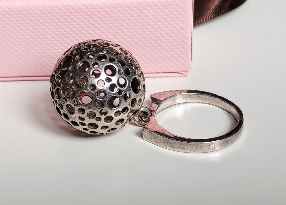 Katalogowy pierścionek srebrny Warmet z kulką . PRL.