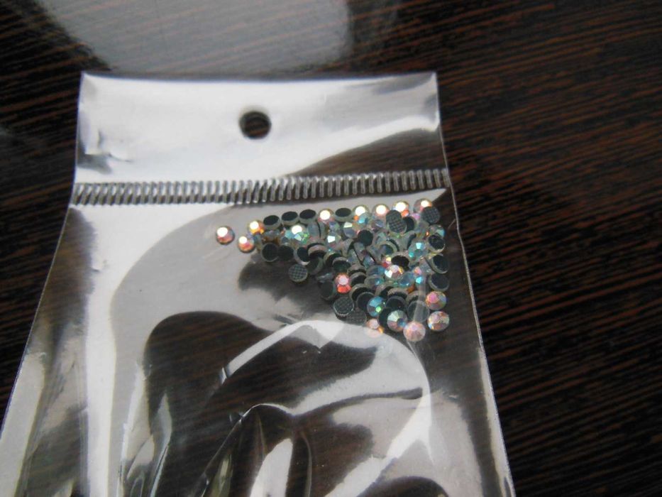 Бабочки 4 шт бисер, Стразы стеклянные на термооснове 4 уп. 400шт/3мм