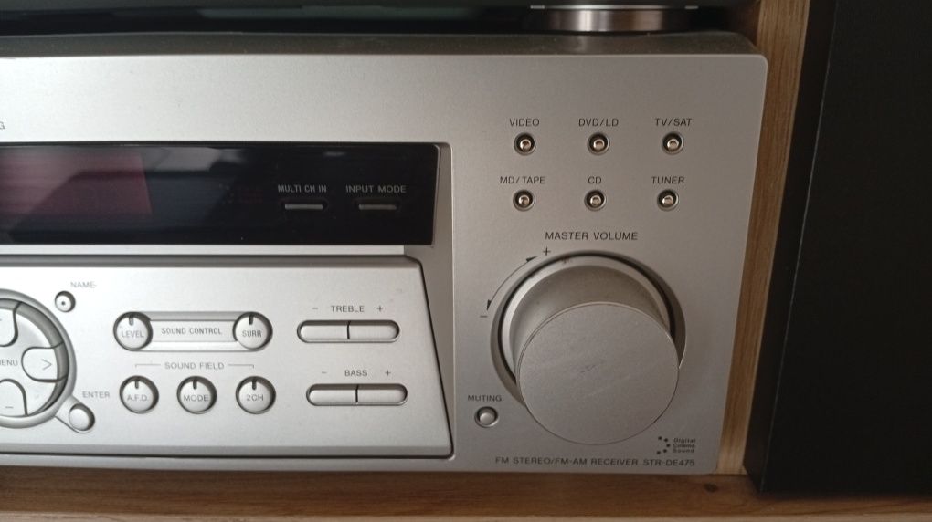 Kino domowe Sony z głośnikami.