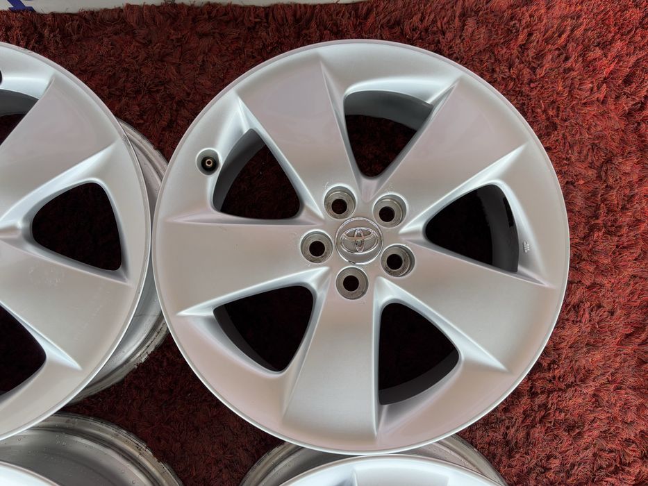 Original Toyota Prius Avensis R17 5x100