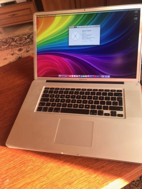 MacBook Pro Apple Mac laptop notebook 17 cali aluminium  a1297
