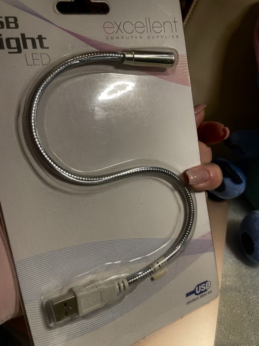 Портативний Usb світильник на гнучкій ніжці точковий та зручний.