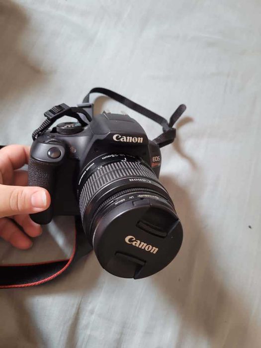 Câmera EOS Rebel T7+ com Lente EF-S 18-55mm IS II