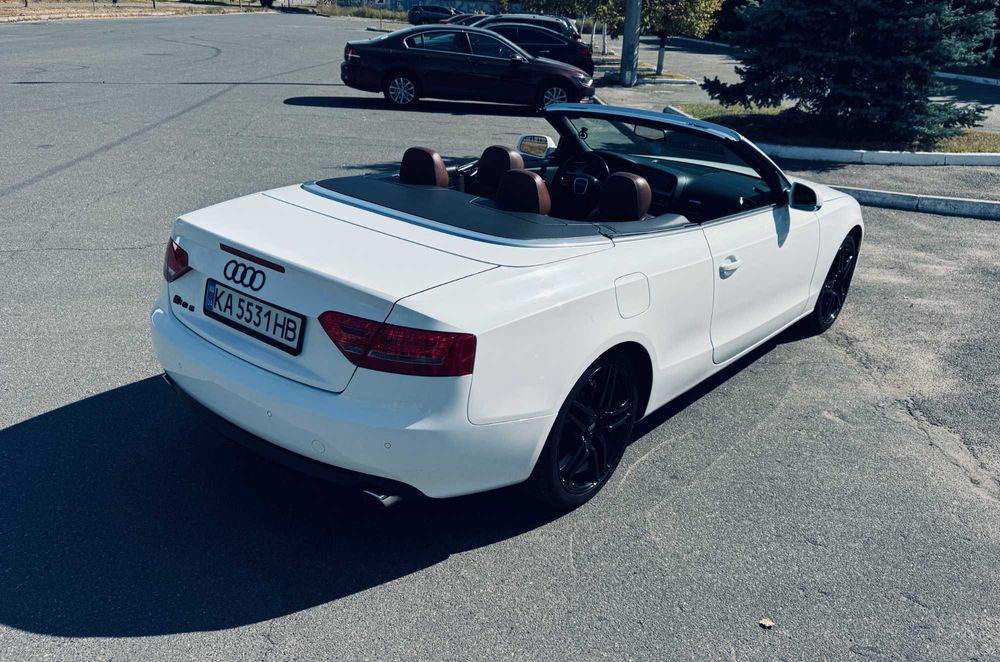 Продається яскравий автомобіль для емоцій - AUDI S5 CABRIOLET