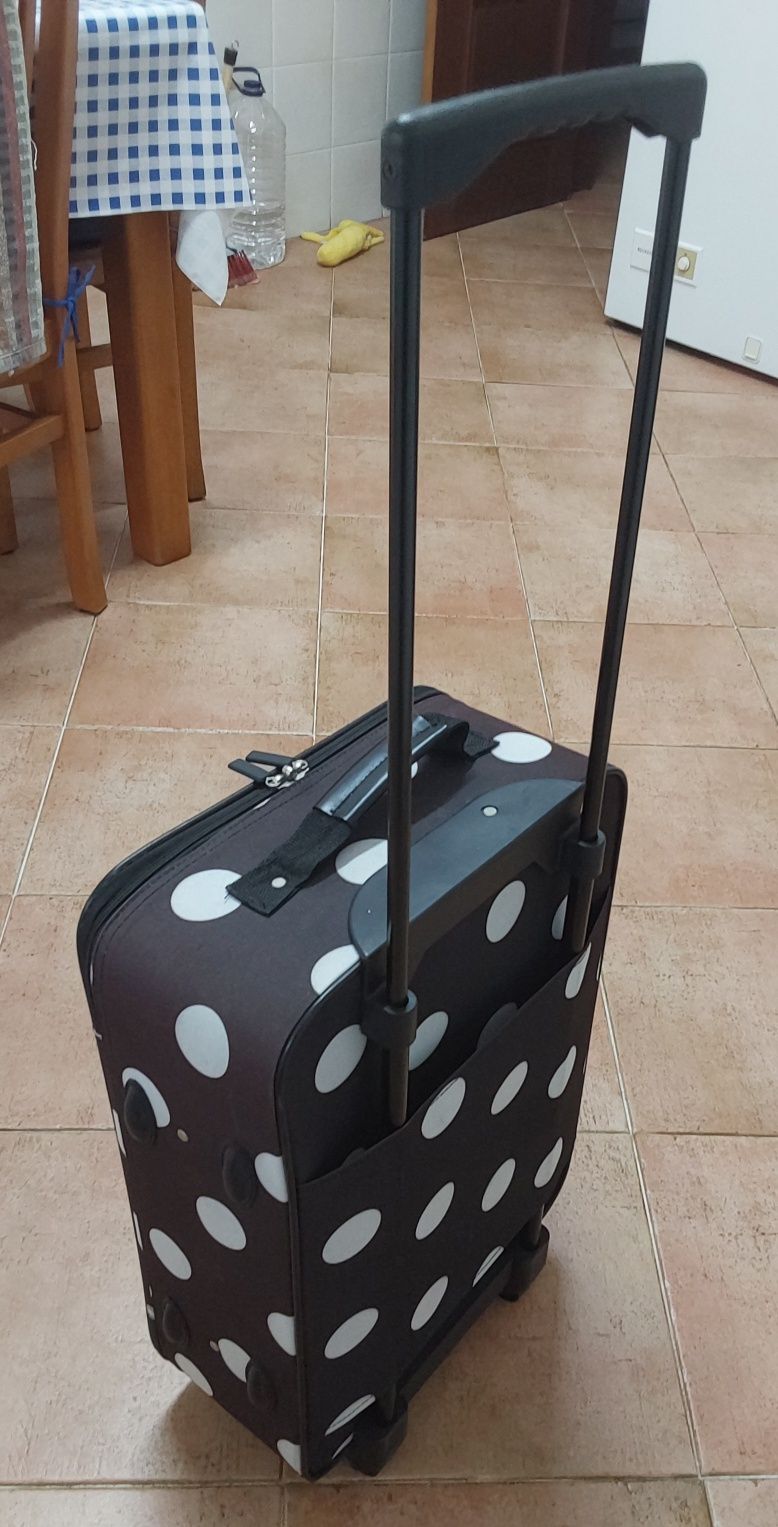 MALA DE VIAGEM DE CABINE. Casa, Férias, Quarto,Sala,Arrumação,Passeio.