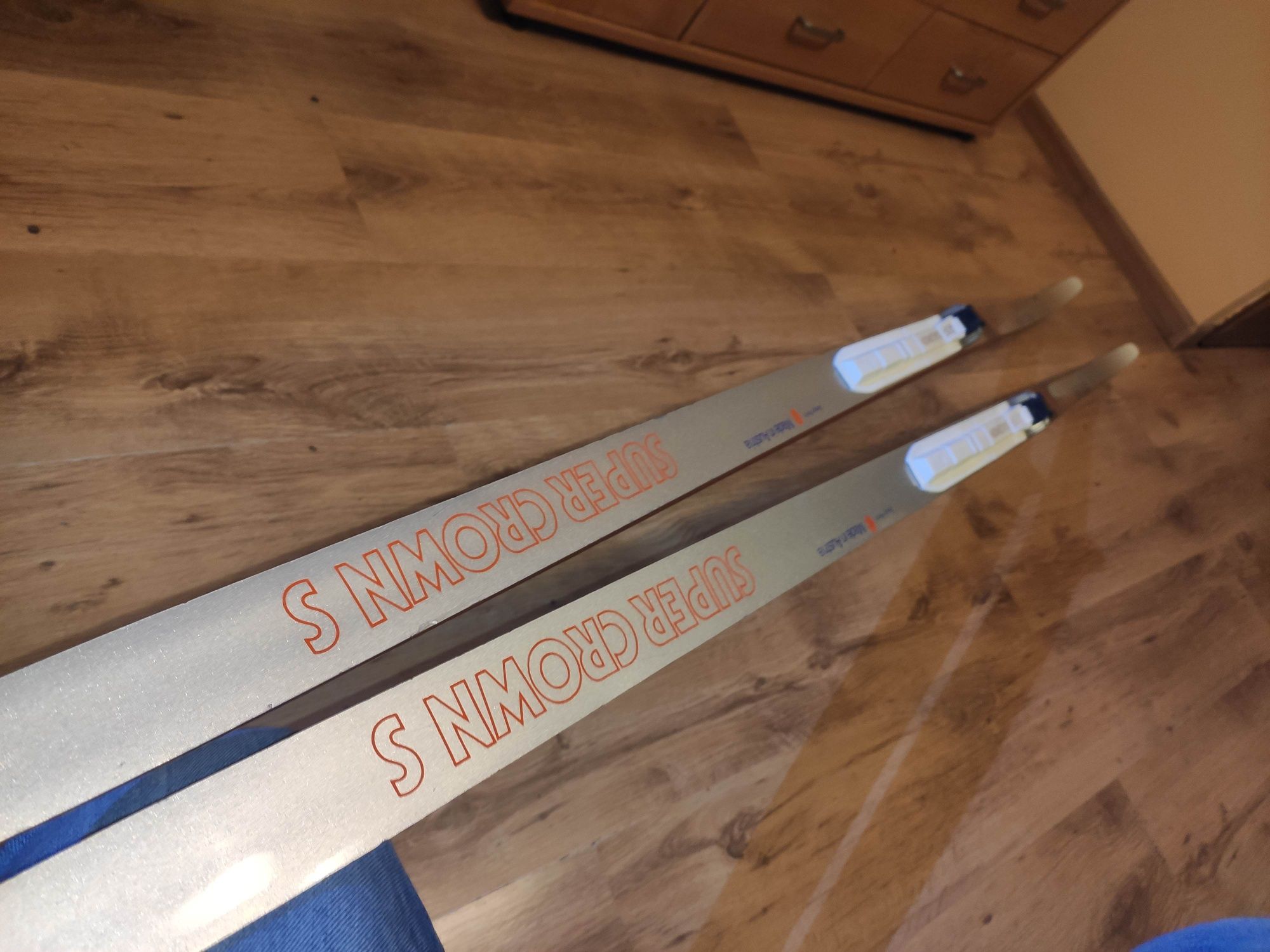 FISCHER CROWN narty biegowe 210 cm. z wiązaniami SALOMON SNS profil