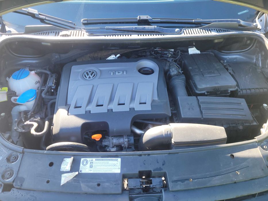 продаю власний автомобіль VW TOURAN